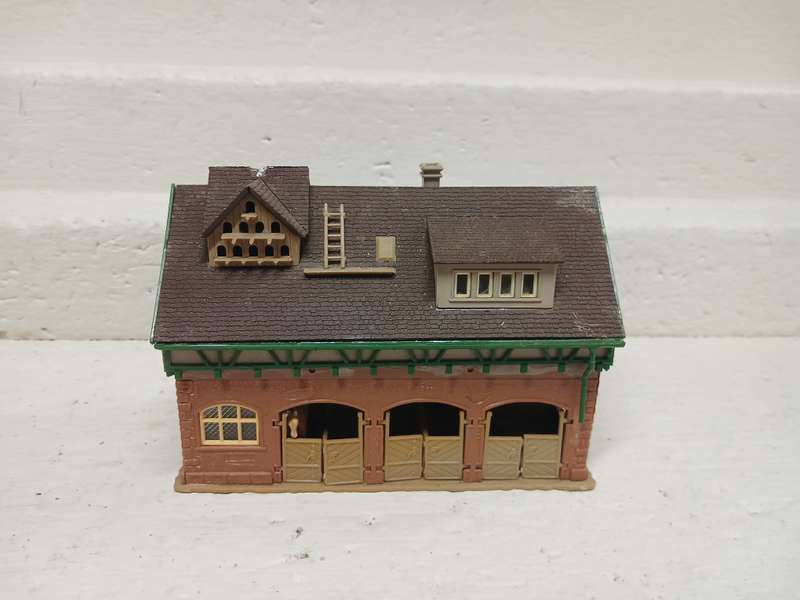 HO SCALE - VOLLMER - DOUBLE STORY STABLE BUILDING