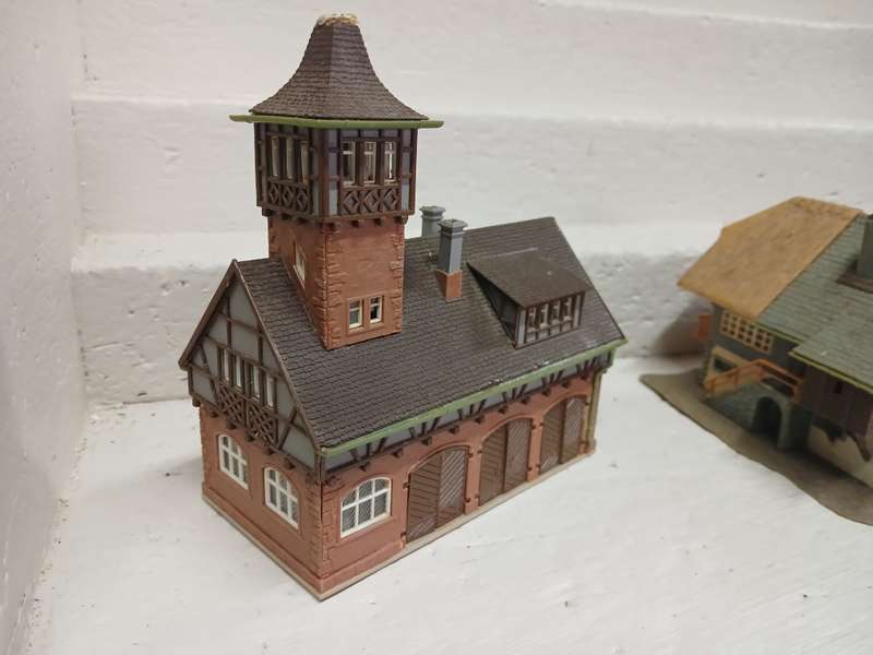 HO SCALE - EUROPEAN STYLE HOUSES - X7
