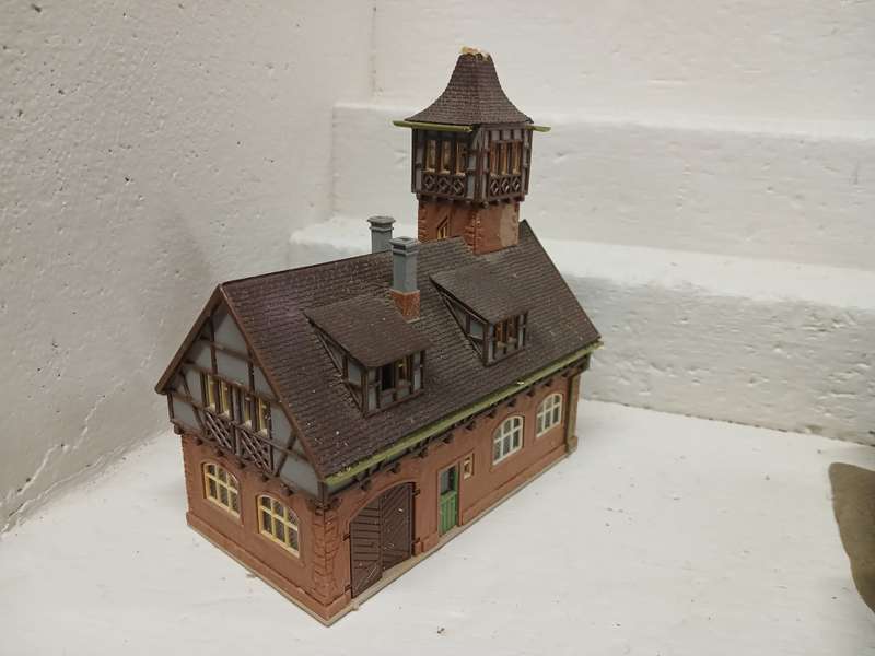 HO SCALE - EUROPEAN STYLE HOUSES - X7