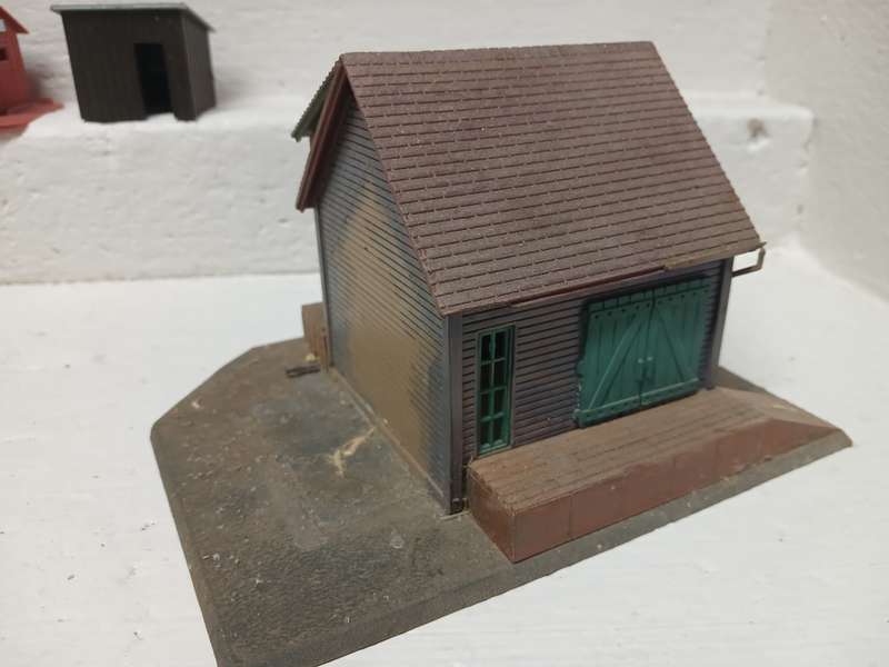 HO SCALE - EUROPEAN STYLE HOUSES - X7