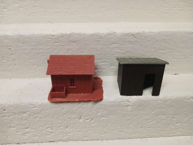 HO SCALE - EUROPEAN STYLE HOUSES - X7