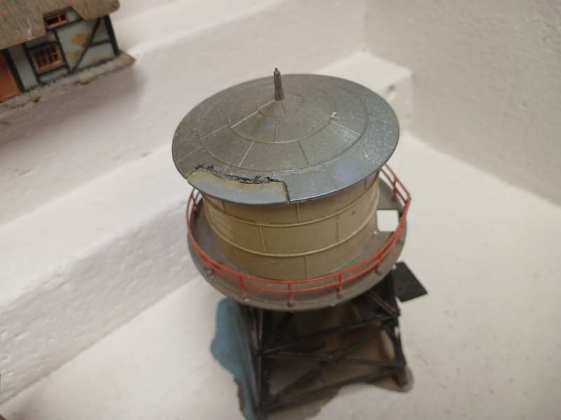HO SCALE -VARIOUS BUILDINGS - X8
