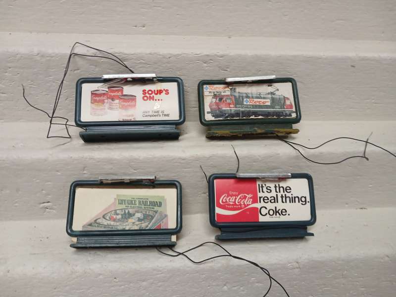 HO SCALE - LIT ROAD SIGNS - X4