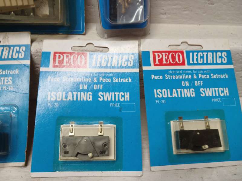 HO / OO SCALE - PECO - ITEMS X6  - BOXED