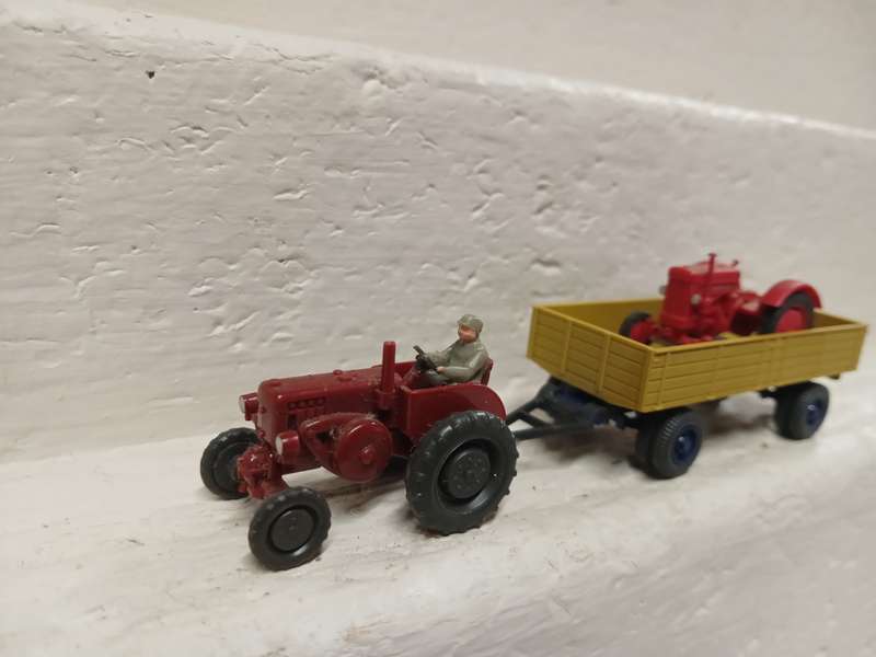 HO SCALE - WIKING - TRACTOR AND TRAILER - + SPARE TRACTOR ON TRAILER