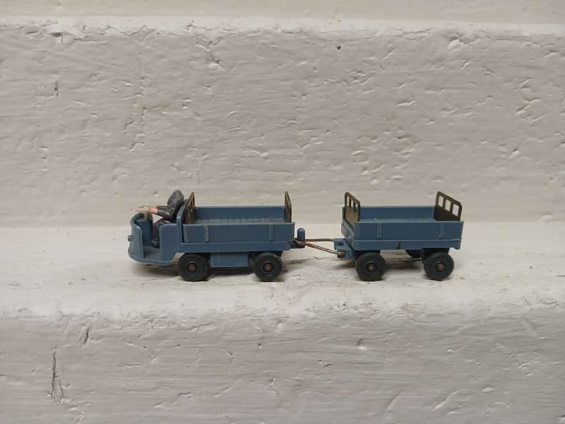 HO SCALE - WIKING - STATION PLATFORM TROLLY + TRAILER