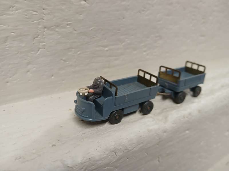 HO SCALE - WIKING - STATION PLATFORM TROLLY + TRAILER