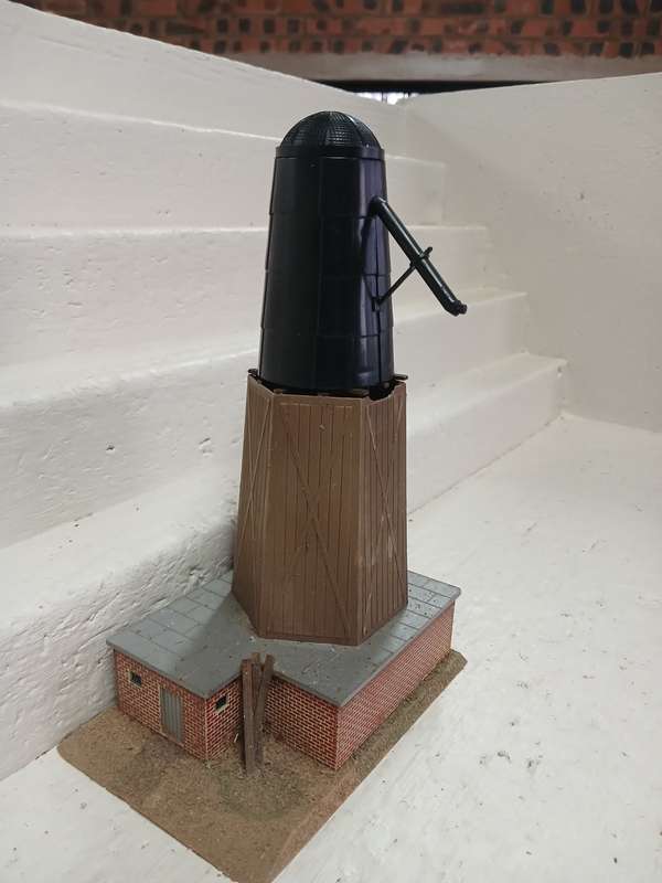 HO SCALE - VOLLMER - WATER TOWER BUILDING