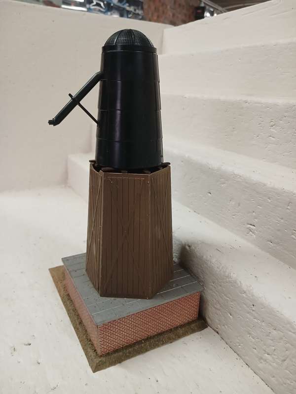 HO SCALE - VOLLMER - WATER TOWER BUILDING
