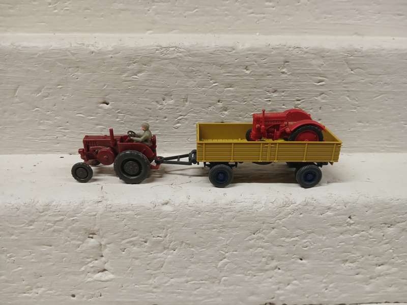 HO SCALE - WIKING - FARM TRACTORS X2 + X1 TRAILER