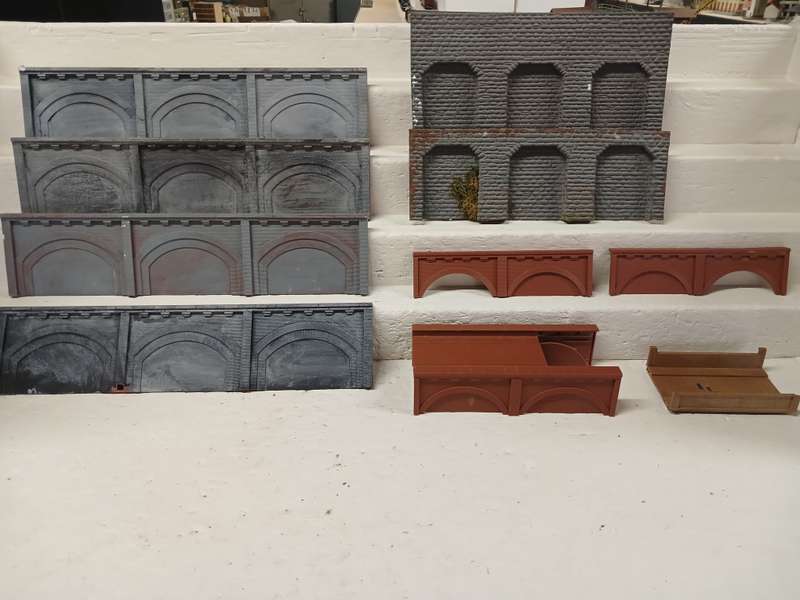 HO / OO SCALE - BRIDGE SIDES ETC