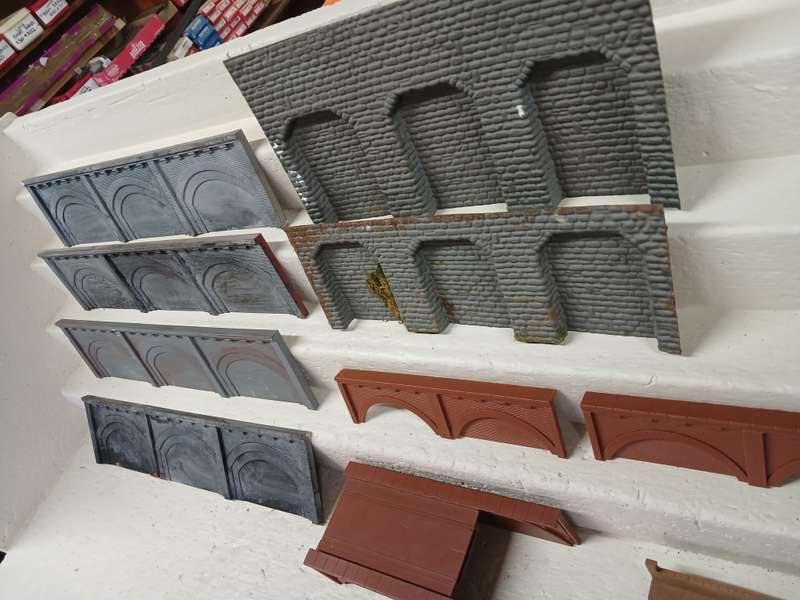 HO / OO SCALE - BRIDGE SIDES ETC