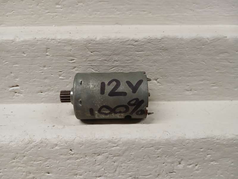 HO SCALE - LARGE 12V MOTOR