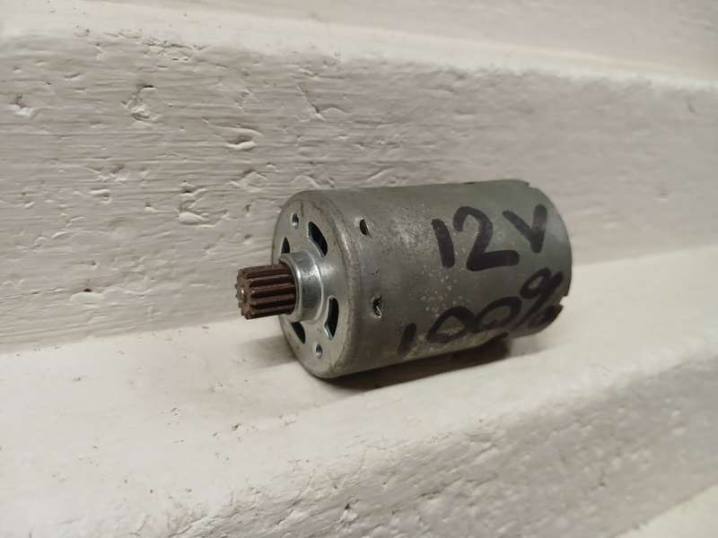 HO SCALE - LARGE 12V MOTOR