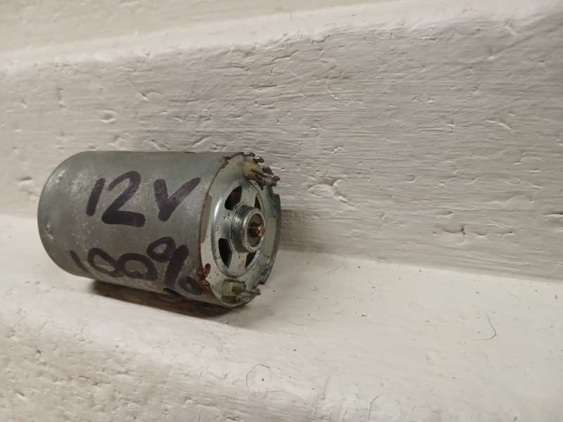 HO SCALE - LARGE 12V MOTOR