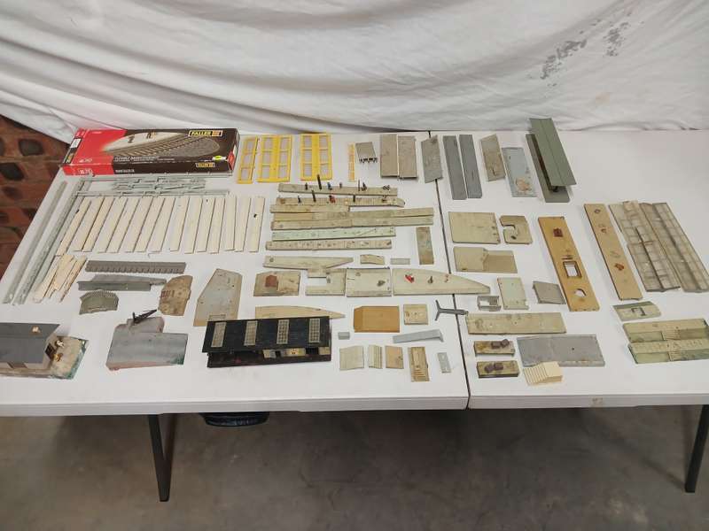 HO / OO SCALE - STATION PLATFORMS WITH SOME EXTRA BITS AND PIECES