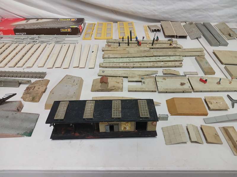 HO / OO SCALE - STATION PLATFORMS WITH SOME EXTRA BITS AND PIECES