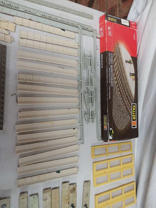 HO / OO SCALE - STATION PLATFORMS WITH SOME EXTRA BITS AND PIECES