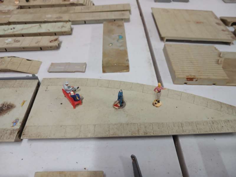 HO / OO SCALE - STATION PLATFORMS WITH SOME EXTRA BITS AND PIECES