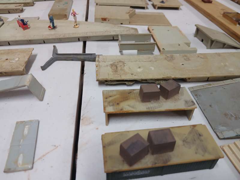 HO / OO SCALE - STATION PLATFORMS WITH SOME EXTRA BITS AND PIECES