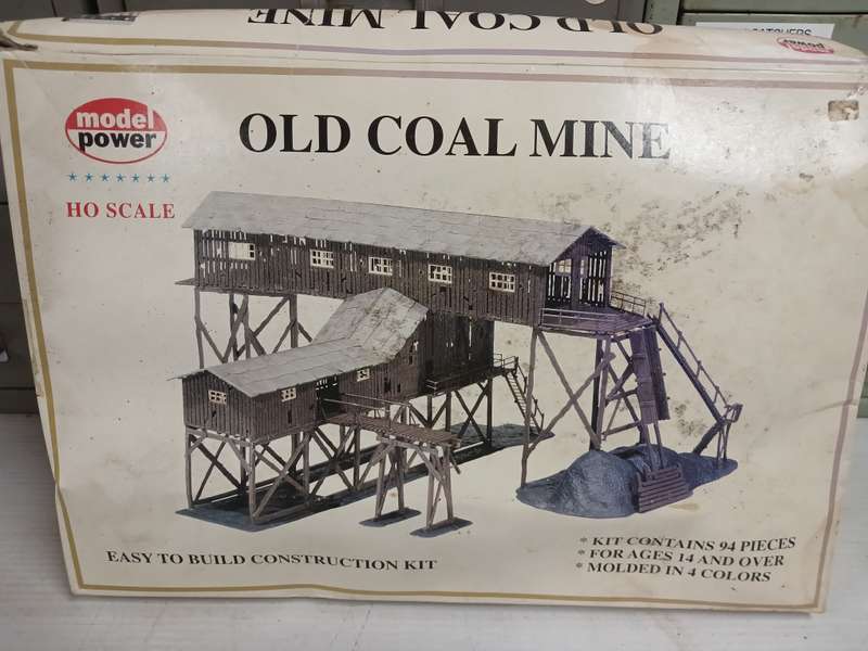 HO SCALE - MODEL POWER - OLD STYLE COAL MINE - BOXED