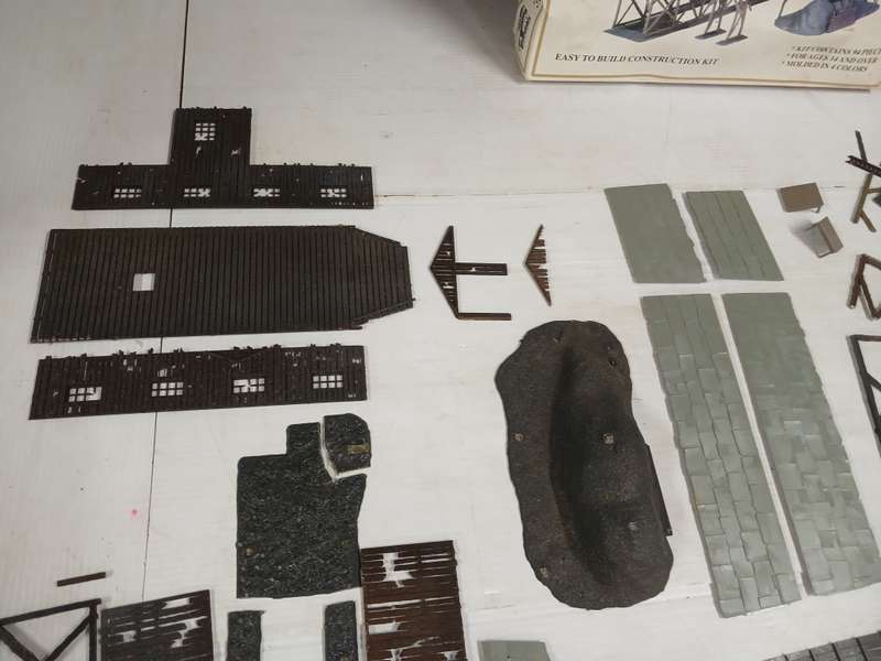 HO SCALE - MODEL POWER - OLD STYLE COAL MINE - BOXED