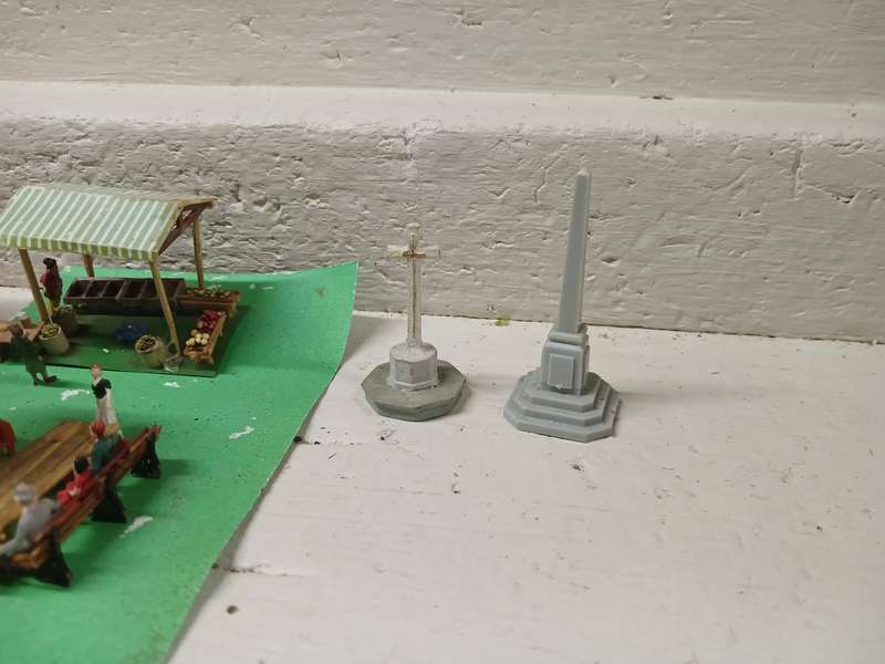 HO SCALE - MERRI-GO-ROUND + PICNIC AREA + BITS & PIECES