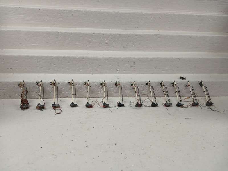 HO / OO SCALE - RAIL SIGNALS - X13