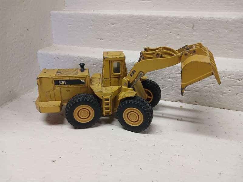 DIE CAST :1:50 SCALE - ERTL - CAT 988B WHEEL LOADER