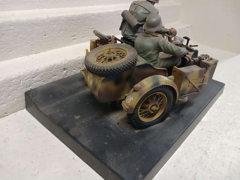 DIE CAST : 1:10 SCALE - ZUNDAPP KS750 GERMAN MOTORCYCLE WITH SIDECAR