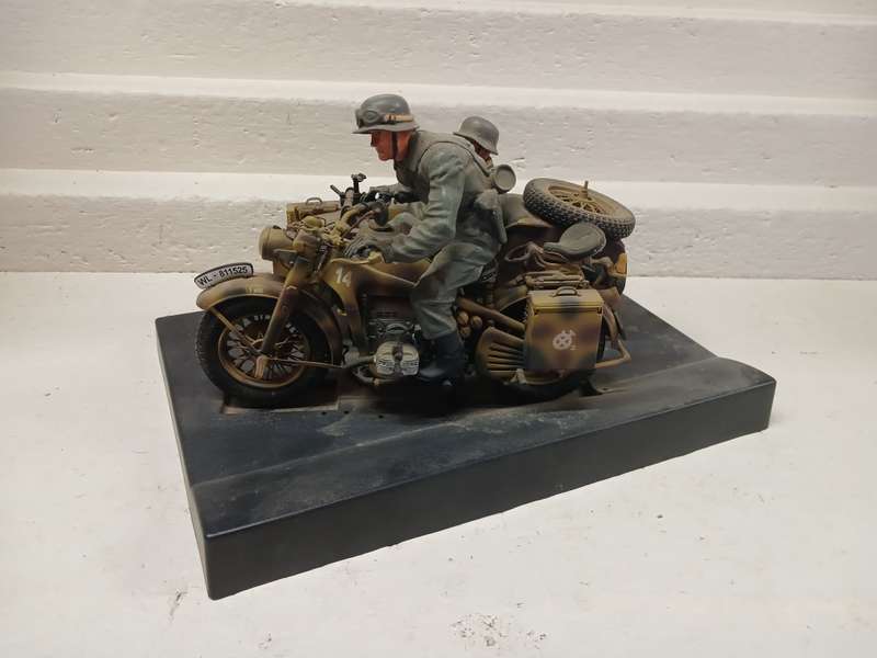 DIE CAST : 1:10 SCALE - ZUNDAPP KS750 GERMAN MOTORCYCLE WITH SIDECAR