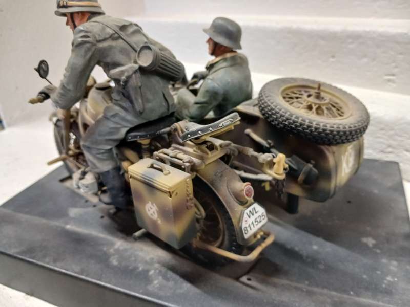 DIE CAST : 1:10 SCALE - ZUNDAPP KS750 GERMAN MOTORCYCLE WITH SIDECAR