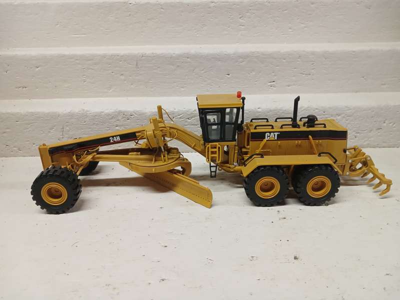 DIE CAST : NORSCOT - 1:50 SCALE - CAT 24H MOTOR GRADER - BOXED