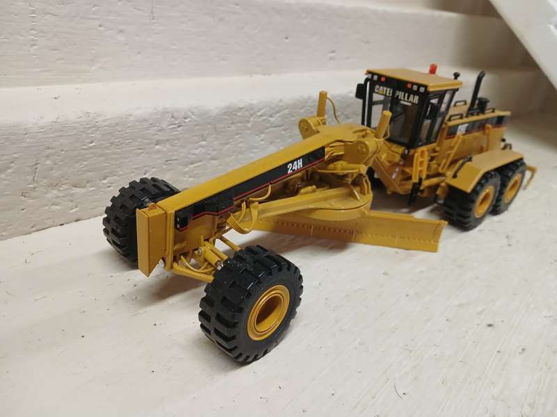 DIE CAST : NORSCOT - 1:50 SCALE - CAT 24H MOTOR GRADER - BOXED