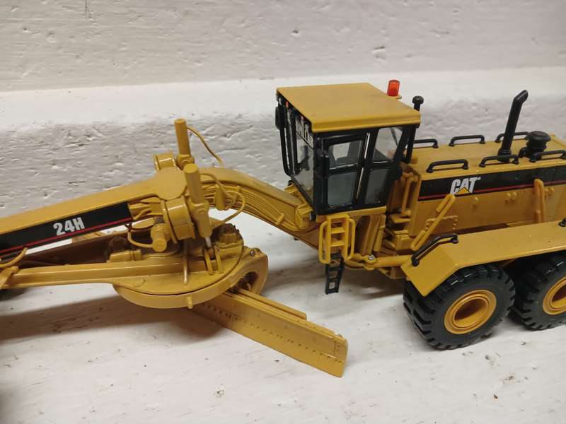 DIE CAST : NORSCOT - 1:50 SCALE - CAT 24H MOTOR GRADER - BOXED
