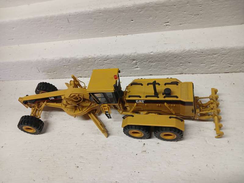DIE CAST : NORSCOT - 1:50 SCALE - CAT 24H MOTOR GRADER - BOXED