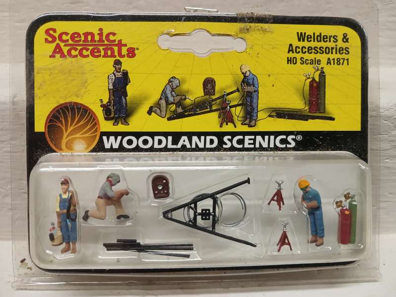 HO SCALE - WOODLANDS SCENICS - WELDERS & ACCESSORY SET - BOXED