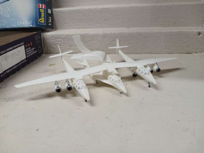 1:44 SCALE - REVELL - MILITARY  - SPACESHIPTWO & WHITENKNIGHTTWO - BOXED