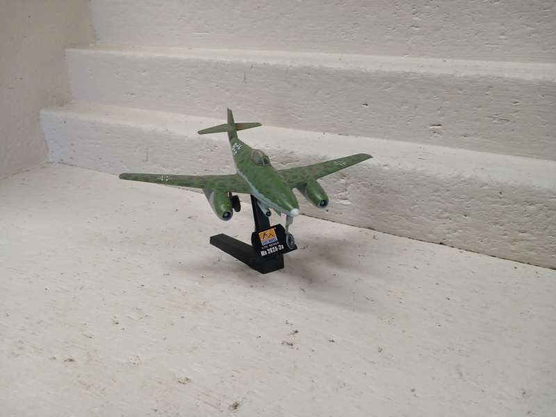 1:72 SCALE - EASY MODEL - MESSERSCHMITT ME262 A-2A MILITARY PLANE