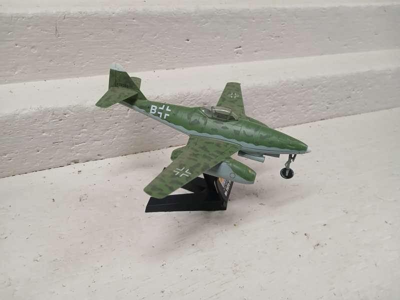 1:72 SCALE - EASY MODEL - MESSERSCHMITT ME262 A-2A MILITARY PLANE