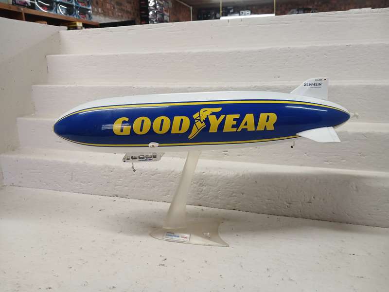 1:200 SCALE - HERPA - GOODYEAR - ZEPPELIN AIR SHIP - INCLUDING BOOK