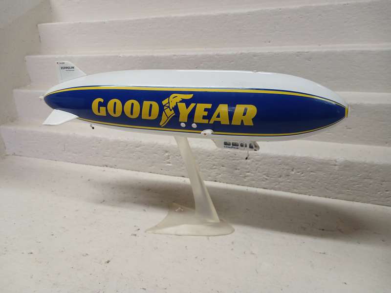1:200 SCALE - HERPA - GOODYEAR - ZEPPELIN AIR SHIP - INCLUDING BOOK