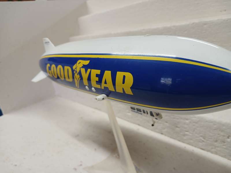 1:200 SCALE - HERPA - GOODYEAR - ZEPPELIN AIR SHIP - INCLUDING BOOK