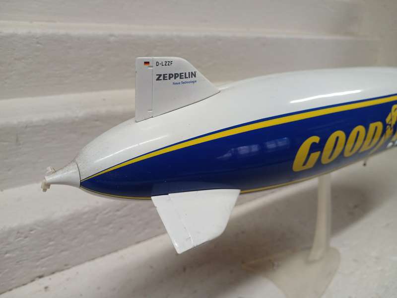1:200 SCALE - HERPA - GOODYEAR - ZEPPELIN AIR SHIP - INCLUDING BOOK