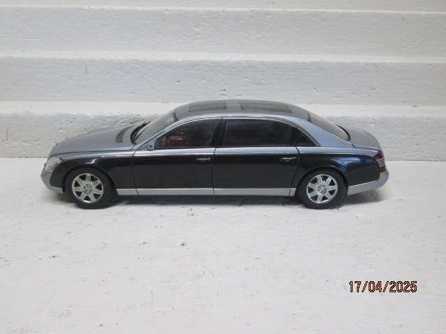 DIE CAST - 1:18 SCALE - AUTOART - MAYBACH CAR