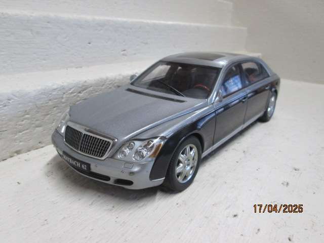 DIE CAST - 1:18 SCALE - AUTOART - MAYBACH CAR
