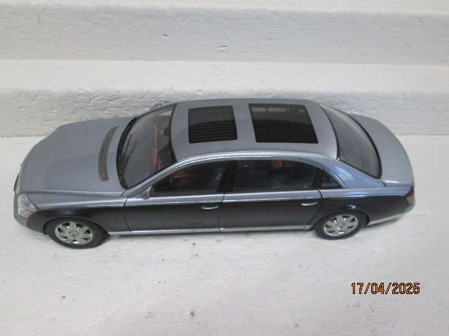 DIE CAST - 1:18 SCALE - AUTOART - MAYBACH CAR
