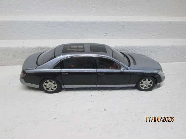 DIE CAST - 1:18 SCALE - AUTOART - MAYBACH CAR