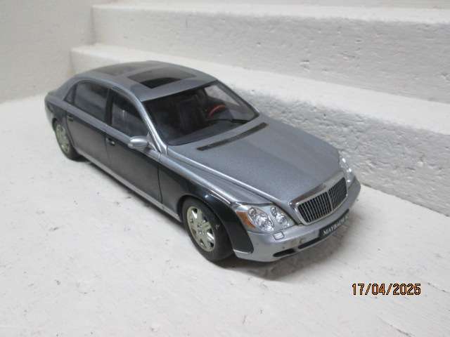 DIE CAST - 1:18 SCALE - AUTOART - MAYBACH CAR