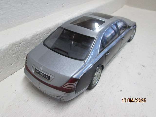 DIE CAST - 1:18 SCALE - AUTOART - MAYBACH CAR